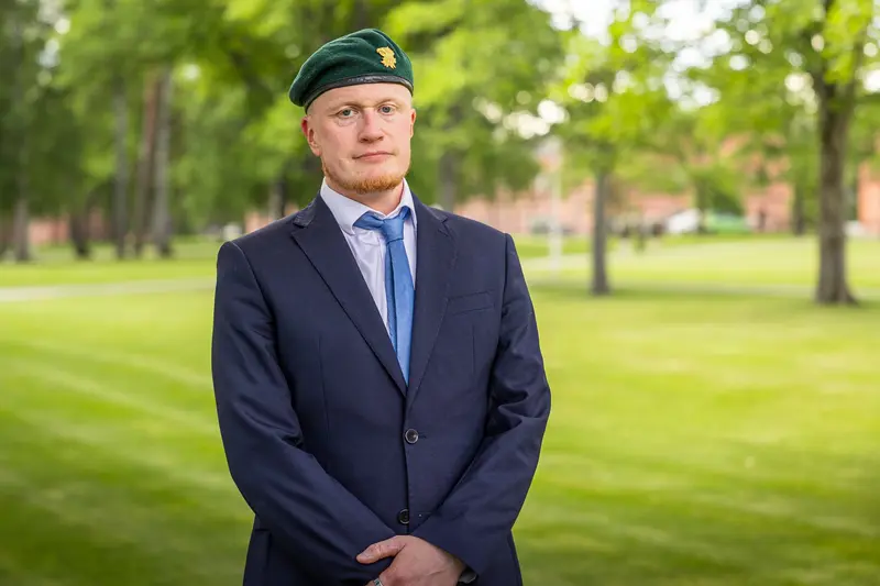 He returns to the Nyland Brigade as editor-in-chief